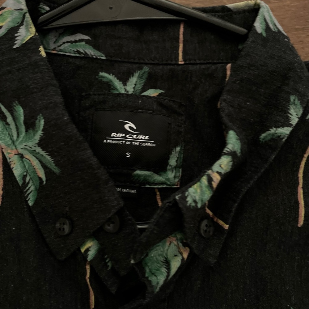 Euc Rip Curl Size Small Meds Button Down - image 3